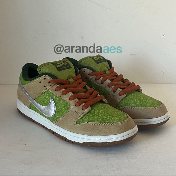 Size 10.5 - Nike SB Dunk Low Pro Escargot Mens Low Top Skate Sneakers FQ7585-200 - Picture 1 of 9